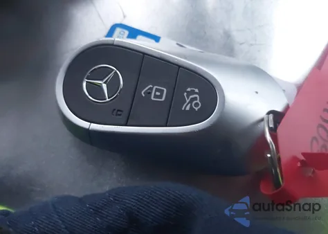 2024 Mercedes-Benz C 300 z USA, uszkodzony, nr VIN W1KAF4HB7RR218094